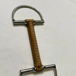Mors de cheval en cuir artisanal avec anneau en D, équipement équestre de qualité supérieure - Product Image 2