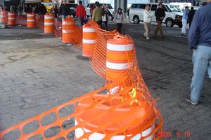 Barrera de Seguridad Vial de HDPE PE Naranja - Reutilizable, Resistente a la Intemperie y con Protección UV - Product Image 6