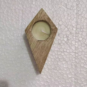 Bougeoir à bougie en bois de manguier en forme de triangle fabriqué à la main support votif en bois géométrique rustique pour la maison, la table, la décoration d'événement - Product Image 1