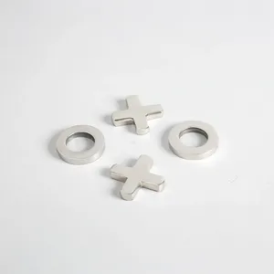 Boîte de jeu Tic-Tac-Toe en bois avec aluminium pour enfant par Target World - Product Image 3