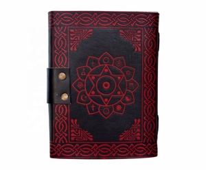 Red Lion Custom en relieve de tapa blanda hecho a mano de cuero genuino diario A5 cuaderno en blanco página diario con latón antiguo C-Lock - Product Image 3