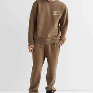 Sudadera con Capucha Gris Sólida de Invierno para Hombre, 100% Algodón, al por Mayor, con Logotipo Personalizado Impreso en Serigrafía - Product Image 2