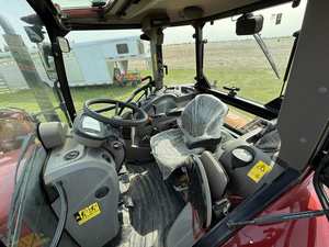 Tractor IH Farmall 75C 4WD 2021 con Caja de Cambios y Bomba - Alta Productividad para Trabajos Agrícolas y de Mantenimiento de Propiedades - Product Image 4