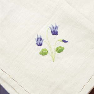 Serviettes en lin brodées pour utilisation aérienne Serviettes en tissu lavables réutilisables et douces Table à manger familiale Fête de mariage OEM disponible - Product Image 4