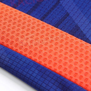 ชุดฟุตบอลผู้ชายแบบเรียบง่าย ขายดี รับผลิตตามแบบ OEM ชุดแข่งขันฟุตบอล ระบายอากาศ แห้งเร็ว ผลิตจากโพลีเอสเตอร์ 100% - Product Image 6