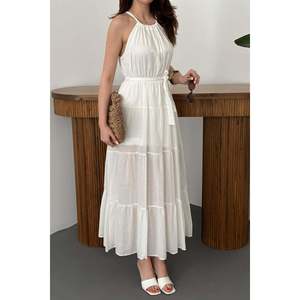 Vestido halter con cinturón en color blanco roto - Ecru - Product Image 5