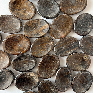 Feng Shui & Fairy Style Pulido Crystal Thumb Bronzite Healing Gemstone para Palm Worry Crystal Worry Stone - Product Image 6