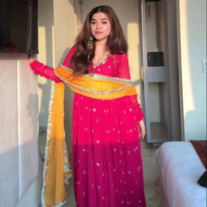 Última Moda Tradicional para Mujer, Vestido Largo Anarkali de Georgette Sintética con Bordado de Lentejuelas, Dupatta Reversible para Bodas y Fiestas - Product Image 1