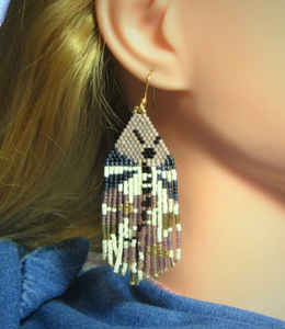 Dragonfly Dance in Mauve Delica Seed Bead Fringe Borla Pendiente Fringe Borla Pendientes-Dorado-Largo - Product Image 3