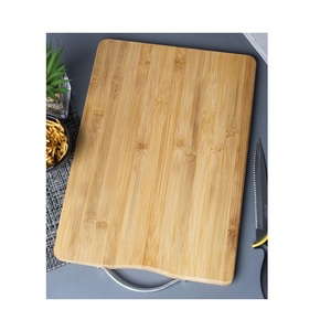 Planche à découper en bois naturel faite à la main parfaite pour les restaurants à la maison et les événements de restauration fonctionnelle et décorative - Product Image 3