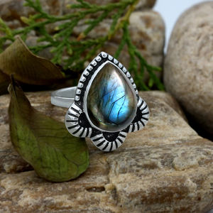 Bague en labradorite naturelle au design incroyable, argent sterling 925, forme poire 10x14mm, pierre précieuse faite à la main, bijoux bohèmes, cadeau pour elle - Product Image 1