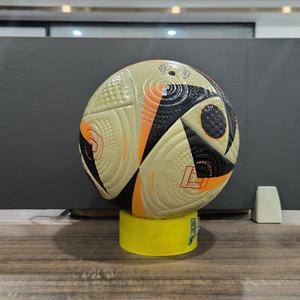 Ballons de football en cuir PU personnalisés, vente chaude, directement de l'usine, taille standard professionnelle, équipement d'entraînement pour le football - Product Image 1