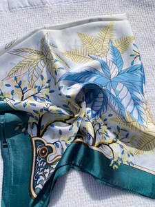 ผ้าพันคอผ้าไหมซาตินแบบปรับแต่งได้ผ้าพันคอเป็นมิตรต่อสิ่งแวดล้อมทนทานนำกลับมาใช้ใหม่ได้ของขวัญสำหรับเพื่อนเจ้าสาวอุปกรณ์เสริมผ้าผ้าเช็ดปาก - Product Image 4