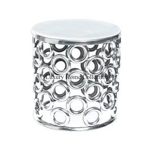 Forme de triangle de table d'appoint en métal d'ombre antique en laiton avec des meubles de regard admirable de conception artisanale de dessus de forme ronde de couleur d'or - Product Image 2