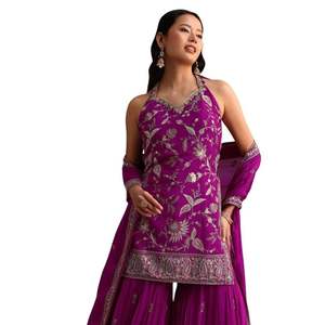 Ensemble Salwar Kameez en soie Resham violette de créateur, richement brodé, avec dupatta, pour femmes, mariages, cérémonies culturelles, fêtes - Product Image 3