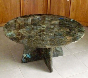 Decoración de Mesa de Lujo Hecha a Mano con Piedra Preciosa Labradorita Verde, Diseño de Amor para Halloween - Product Image 1