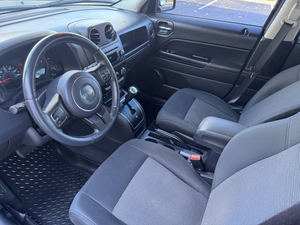 รถยนต์มือสองปี 2012 รุ่น PATRIOT LATITUDE 4WD SUV CROSSOVER สีดำภายนอก ระบบขับเคลื่อนสี่ล้อ เครื่องยนต์ 172 แรงม้า 2.4 ลิตร เกียร์ HGM - Product Image 2