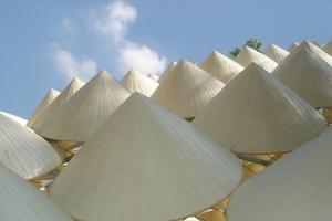 Chapeau conique en feuille de palmier en bambou naturel du Vietnam: chapeau conique en feuille de palmier en bambou à la mode pour les voyages à la mode, léger, populaire - Product Image 3