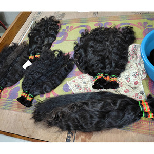 ผมแท้จากอินเดียแบบใหม่  ถักด้วยเครื่องจักร  แบบ Double Weft  น้ำหนัก 100 กรัม  ผมเวอร์จินแท้ 100%  ไม่ผ่านการแปรรูป  สีดำธรรมชาติ  จัดเรียงเกล็ดผม - Product Image 1