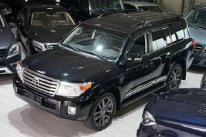 Toyota Land Cruiser 200 d'occasion, SUV noir 5 portes, véhicule tout-terrain de luxe, à échanger - Product Image 2