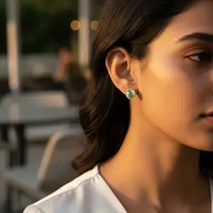 ต่างหูเพชรทรงหัวใจแบบเหลี่ยมสำหรับผู้หญิง ชุบทอง ทันสมัย เหมาะสำหรับงานปาร์ตี้/โอกาสทางศาสนา - Product Image 2