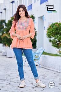 Nueva colección de Top de seda de diseñador para niñas: elegante y a la moda - Product Image 4