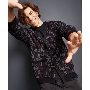 Cardigan da Uomo Taglia Grande con Scollo a V e Lettere, Nero con Decorazioni a Bottoni e Motivi per Autunno e Inverno - Product Image 1