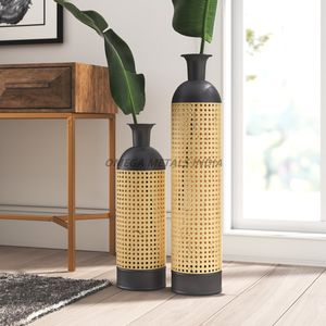 Ensemble de vases en métal tendance, couleur noir mat élégant, forme cylindrique unique et poignée décorative pour une décoration moderne - Product Image 3