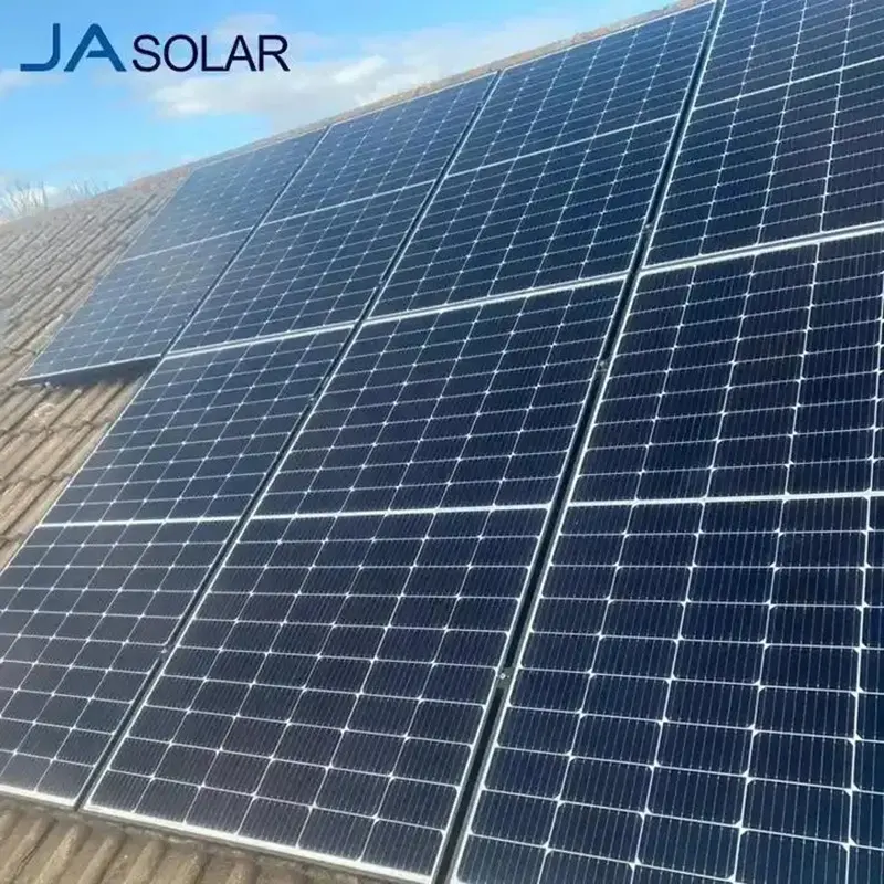 Pannelli solari cinesi di livello 1 JA 565W 570W 575W 580W 585W 590W N-tipo fogli bifacciali ad alta efficienza per il sistema di energia solare
