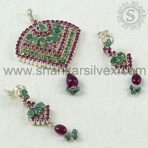 Rubis émeraude boucles d'oreilles pendentif ensemble de bijoux bijoux faits à la main indien bijoux en argent fournisseurs 925 ensembles Vintage en argent Sterling - Product Image 4