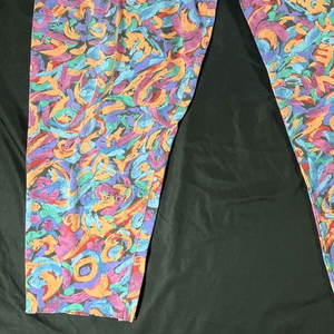 กางเกงจ็อกเกอร์พิมพ์ซับลิเมชันแบบนุ่มพร้อมดีไซน์สีที่เป็นเอกลักษณ์ - Product Image 2