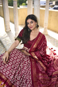 Elegante Ikkat Print Tussar Silk Lehenga Set con papel de aluminio Borla Dupatta y costura de lienzo para exportación y venta al por mayor a granel - Product Image 4