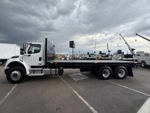 À VENDRE : Camion plateau 2026 M2 106 à double essieu de 24 pieds, en excellent état - 360 CV, boîte automatique Allison RDS à 6 vitesses, prêt à être expédié dans le monde entier - Product Image 4