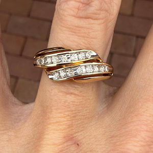 แหวนเพชรทรงกลมเจียระไนแบบบริลเลียนท์ วงกว้าง ทองคำ 10k สีเหลือง ดีไซน์หรูหรา งานฝีมือชั้นดี สำหรับงานแต่งงาน ขายดี ปี 2026 รับผลิตแบบ OEM - Product Image 1