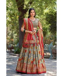 Lahenga และ choli ผ้ากำมะหยี่และเย็บปักถักร้อยหนักสำหรับงานแต่งงานและงานเทศกาลคืน - Product Image 3