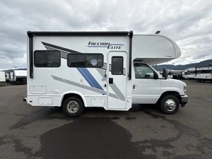 Se Vende: T-H-O-R M-O-T-O-R F-R-E-E-D-O-M ELITE 22HE 2024 Usado en Excelentes Condiciones, Alto Rendimiento, 36 pies de Largo, 2000 kg de Carga Útil, Color Oscuro - Product Image 3