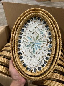 Plateau en rotin artisanal de qualité supérieure avec incrustation décorative en nacre pour la présentation sur table à la maison, Vietnam - Product Image 6
