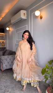 Colección 2025 para el Festival de la India: Salwar Kameez Tradicional para Mujer, Bordado con Hilo sobre Georgette Sintético, Detalle Delantero y Trasero, Secado Rápido - Product Image 4