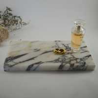 Plateau en marbre pour alto Calacatta de luxe Plateau de service rectangulaire fait à la main Plateau de parfum en marbre personnalisé Assiette en pierre décorative