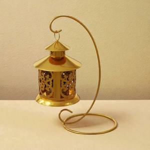 Elegante Farol Colgante de Metal Dorado con Soporte Decorativo, Luz Cálida de Ambiente, Perfecto para Decoración Festiva de Ramadán, Regalo para el Hogar - Product Image 1