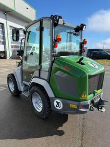 Chargeuse sur pneus compacte Kramer KL14.5 |   38,8 CV Diesel |   Charge utile de 1 420 kg |   Poids opérationnel de 2,07 tonnes |   Chargeur à direction intégrale - Product Image 3