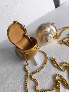 Embragues de concha de mar natural hechos a medida hechos a mano para el encanto costero para bodas en la playa o estilo de inspiración tropical - Product Image 2