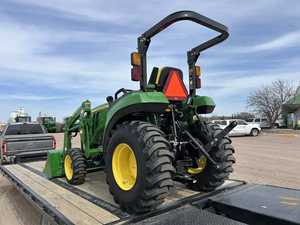 Tracteur à roues 4x4 John Deere 2032R NEUF/OCCASION 32 CV avec moteur et pompe pour le labour, le travail du sol, le transport et une utilisation agricole multifonctionnelle - Product Image 2