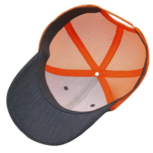 Casquette de camionneur OEM à logo brodé sur mesure Vente en gros et de haute qualité Casquette en maille unisexe en polyester/coton à 5 panneaux avec logo personnalisé - Product Image 4