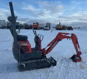 Miniexcavadora Kubota K008-3 en venta, motor de 10.3 HP, peso de 2,200 lb, tipo oruga, con motor, bomba y caja de cambios. - Product Image 5