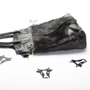 Sac fourre-tout en cuir de chèvre de l'Ouest fermoirs en or serrure et clé nouveau style tendance poches intérieures sac à main décontracté en cuir véritable noir - Product Image 5