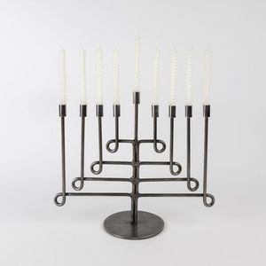 Bougeoir Menorah en métal au design classique pour la décoration de vacances Judaica traditionnelle de haute qualité - Product Image 5