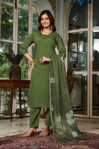 Lancement de la nouvelle collection de kurtas de fête pour femmes, avec pantalon et dupatta, en tissu viscose chanderi brodé, réversible - Product Image 4