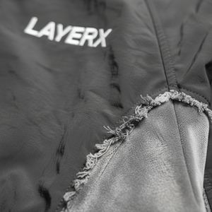 Conjunto Deportivo de Dos Piezas para Mujer, Chaqueta Cortavientos con Capucha y Estampado, Pantalones Anchos de Nylon, Ropa Urbana, Personalizable al por Mayor - Product Image 5