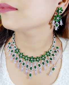 Colección de joyas de AD nupcial de calidad superior, conjunto de joyas indias amigables con la piel con Maang Tika, regalo de compromiso para fiesta de boda - Product Image 1